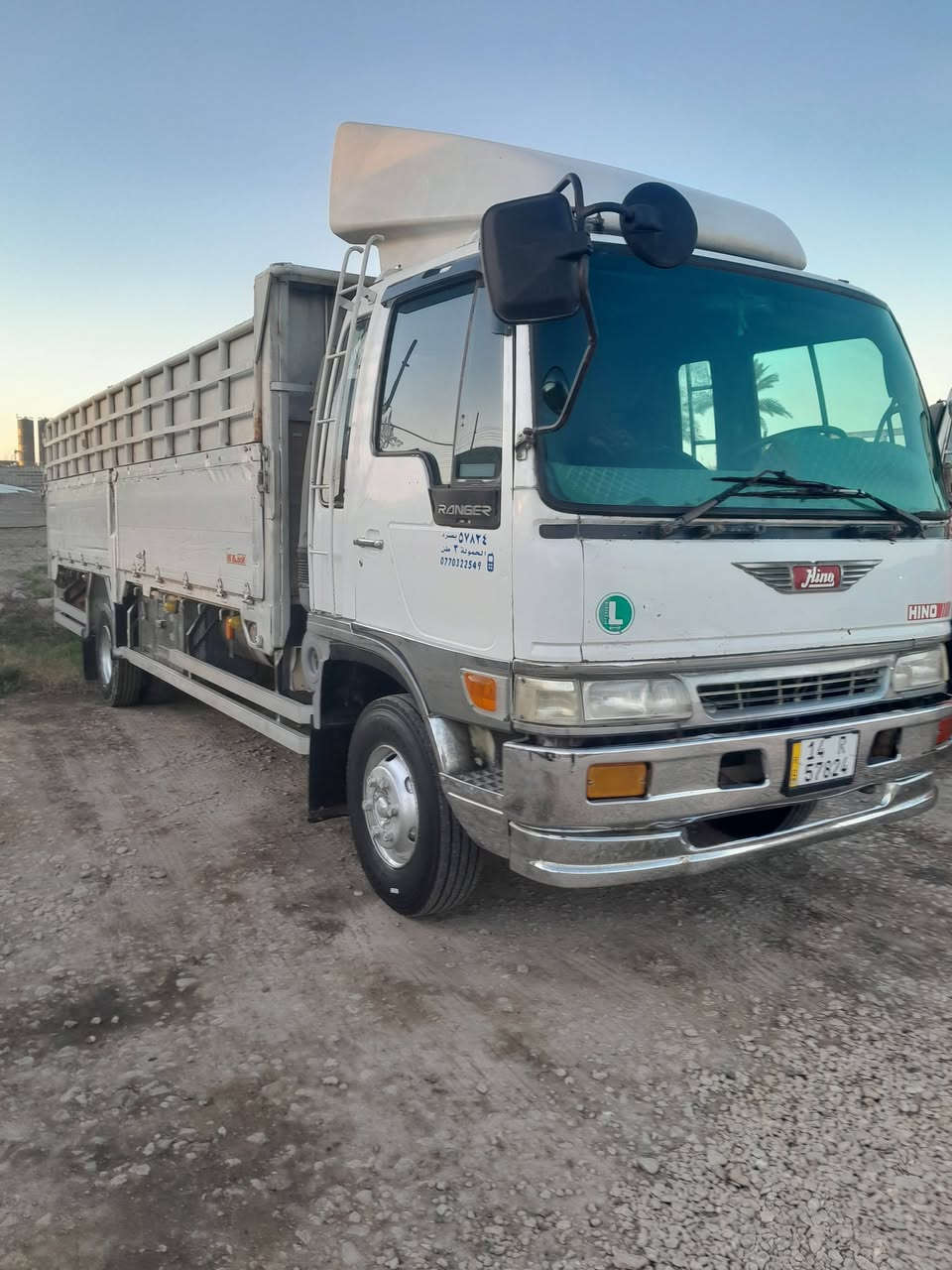 هينو طيره للبيع طول سته وربع بلادي موديل ٩٣ مكينه 70 عادي حاويه لاصرف ولا بخار رقم نكليزي بصره تخم تاير سياره كبل للعمل مكلف بل نشر ***********
