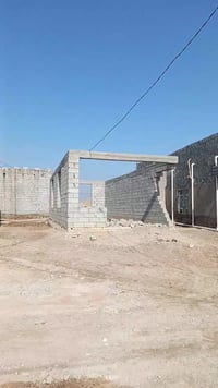 المجد قرب الملعب • ٦٠٠م • نواقص وهيكل