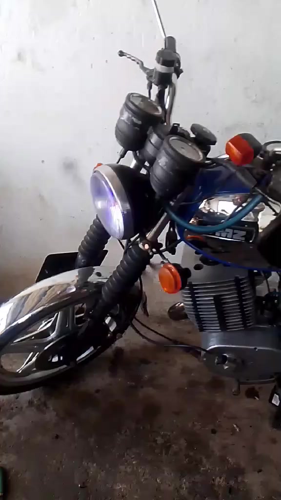 سلام عليكم من رخصه صاحب الكروب امزت 81 دراجه رقم سنويه رقم واسط تحويل ثاني يوم دراجه  نظيفه خير من الله مكلف بالنشر هذا رقم صاحب الدراجه ***********
