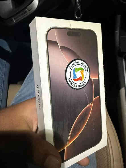 السلام عليكم ايفون ١٦ بروماكس مشتري جديد شرق اوسط ماستر داخل ضمان نضافة ١٠٠ ذاكرة ٢٥٦ بطارية ١٠٠ وكل تفاصيلة داخل المنشور المكان بغداد 
واتساب ***********
