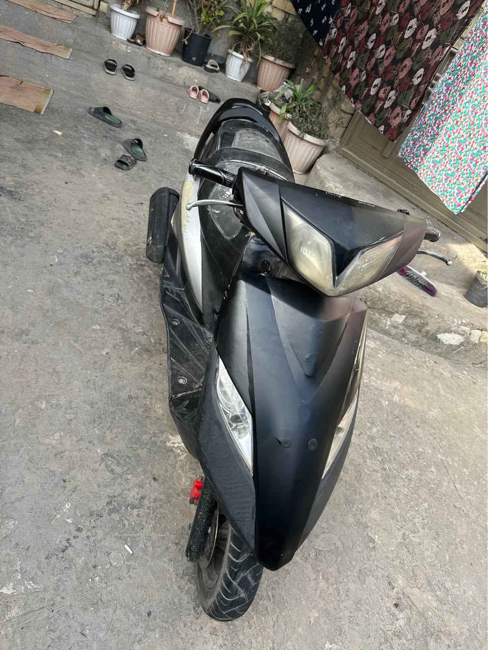 ماكس ثعلب 140 مجفته مره وحده بيها بكن خفيف كابريتر جديد كهربائيات شغالى وما بيها مشكلى تايرات جديده كلجات جديده بريك خلفي خفيف دراجه حلوه ونضيفه 
للستفسار هذا رقمي 
*********** بغداد, العراق
