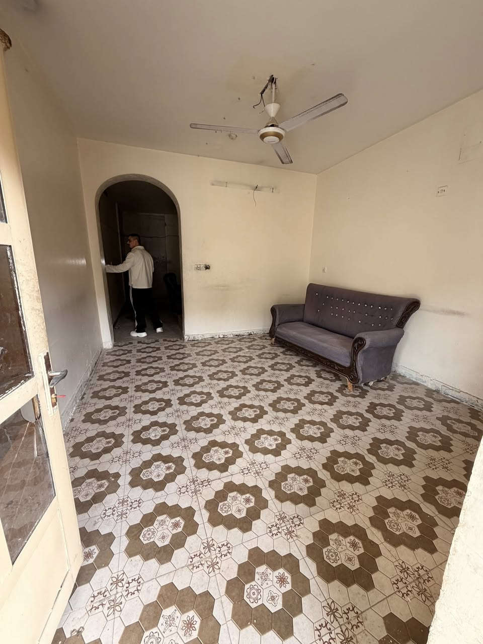 للايجار في السيدية لدى مكتب الاعتماد الهندسي للعقار
—————————-
للايجار بيت طابقين يحتوي على 

غرفتين نوم 

وصالة 
مطبخ 
خدمات 
————————
سعر.600
———————
للاستفسار:***********📞
