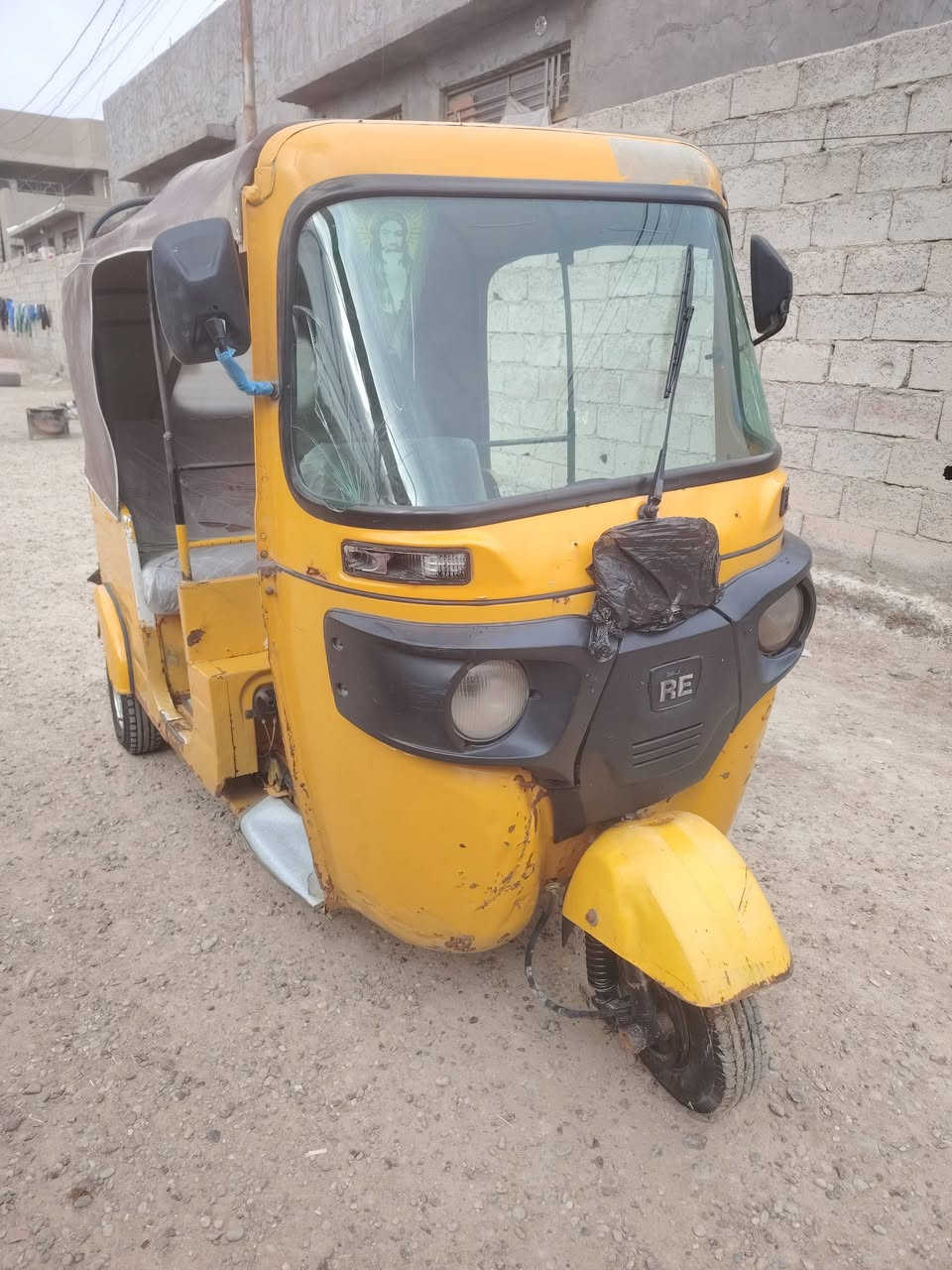 السلام عليكم تكتك 17مرقم بغداد
مكفوله من الصبغ  بيها خياسات  مكينه مال 20 
مكان بغداد المعامل السعر 4ونص
***********
