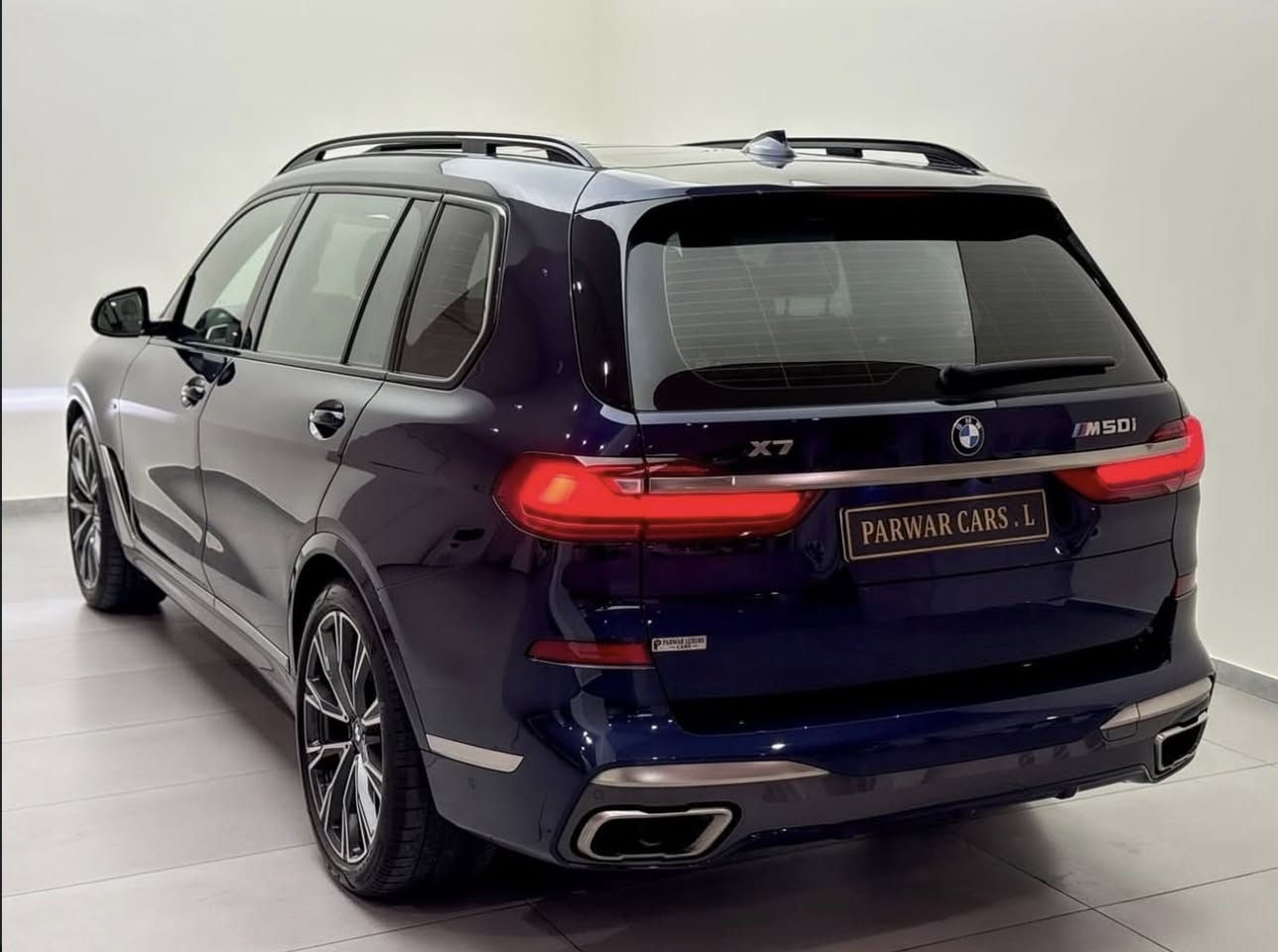 طلب خاص شركة العروش
طلب خاص شركة العروش 
BMW X7 M50i Individual 
بي ام دبليو اكس٧ خليجي شركة العروش طلب خاص ( اندفيجوال) 
موديل : ٢٠٢١ 
الممشى : ٧٥٠٠٠ كم فقط . 
كلين تايتل كفالة عامة 
اعلى مواصفات : 
محرك ٨ سلندر ٤.٤ لتر توين توربو ٥٢٣ حصان . 
جگات Air suspension 
٧ راكب 
رادارات ٣٦٠ ( مانع تصادم ) 
كاميرات ٣٦٠ درجة 
قيادة ذاتية ( autopilot ) 
اوتو پارك auto park 
مساعد رجوع auto reserve 
ابواب شفط
بانوراما 
سقف روز رايز Sky Lounge View 
سقف كنتارا 
‎مقاعد جلد + خزن + هيتر + تبريد 
مقاعد مساج 
سماعات من نوع harmon/kardon 
حاملات اكواب تسخين + تبريد 
گير كرستال 
شاشات خلفية 
پردات خلفية كهربائية 
داشبورد خشي 
انارة داخلية متغيرة Ambient lighting
اضائة ترحيبية 
ويل طلب خاص BMW Individual 
وغيرها بعد مواصفات 
-
السعر : 62.000$ 
للاستفسار اكثر التواصل عبر الواتس اب :
***********
