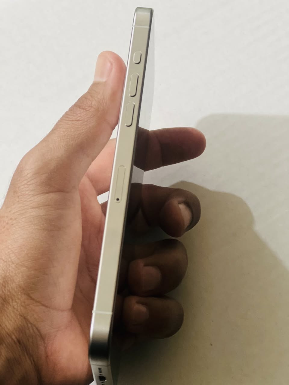 جهاز 15برو ماكس جديد
ذاكره ٢٥٦ بطارية ٨٨ مكفول من شخط شرق اوسط ملحقات كاملة 
السعر مليون و ٥٠  وبيه مجال شراي اتصل ***********
