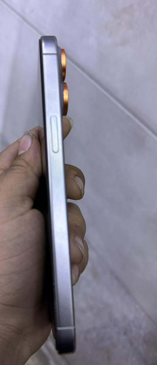 آيفون 15 برو ماكس جهاز نضيف ذاكره 512 بطاريه 84 لون تيتانيوم الموبايل بعده وتر برو كارتونه ويا *********** بغداد مدينه الصدر الكياره سعره مليون و 100
