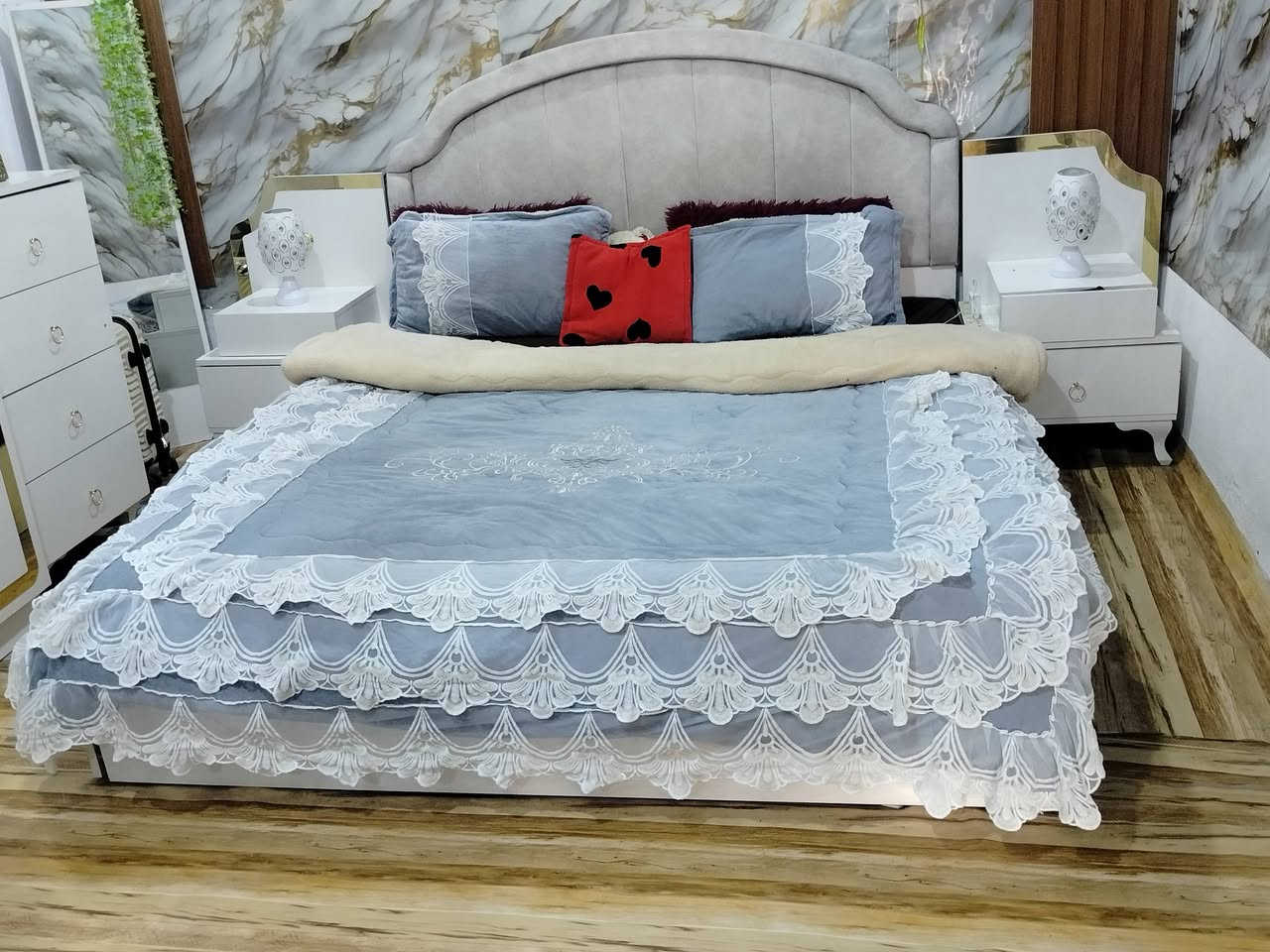 غرفة للبيع  8 قطع 750وبيها مجال قليل المو شراي لايتعبني


**إذا كنت صاحب هذا الإعلان وتريد حذفه لأي سبب، رجاءا أرسل رسالة إلى الدعم الفني**