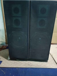 للبيع  سماعات رويال  ارتفاع 80 سنتم.عرض30 سنتم  50 واط.. نظافه مثل ما ...