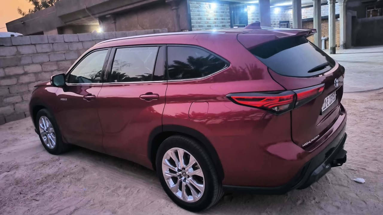 سلام عليكم.....
تويوتا هايلاندر  امريكي كلين 🚗
موديل2021
مستخدم العداد 99.000 K.m
مكفوله كفاله عامه بدون اي صبغ 

مواصفات فول 
محرك 2500 هايبرد 
فور ويل AWD
أنظمة أمان متقدمة تشمل الرادار الأمامي + النقطة العمياء + التحذير الخلف
4 كاميرات 360 درجه 
داتا شو  
جلد اصلي لون اسود + صاج ملكي + تبريد مقاعد
مقاعد فول كهرباء 2 للسائق والراكب  
 عدادات ديجيتل (كيجات الكترونية )
ويل حجم 20 كروم 
سقف بانوراما
صندوك كهرباء 
كيجات ديجيتل 
بردات ابواب
انظمه قيادة متعدده
وباقي المواصفات معروفه
السعر (315) وبيه مجال قليل...
التواصل (***********)
مكان السيارة -الانبار - عامرية الصمود -
