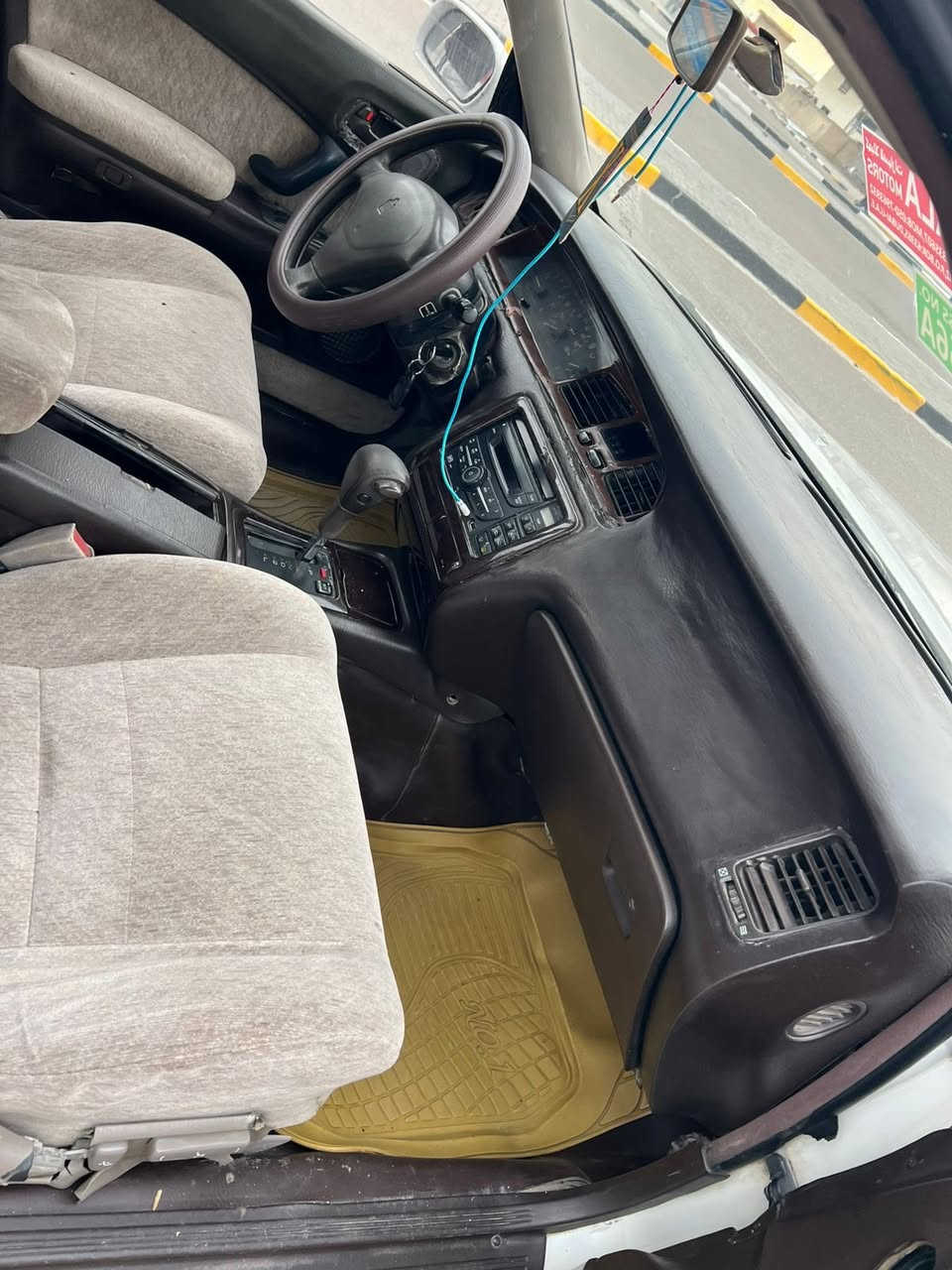 السلام عليكم بطه منتصل للبيع موديل 1995 مشروع وطني رقم نكليزي سنويه لغايه 2030 مكفوله من الكص ونقل الجثه والضربه محرك وكير بلكارتون تبريد ثلج كهربائيات كله شقاله طخم تاير ويلكب اصلي فنر بلاد لايت عالي ناصي مسجل سياره جديده عنوان البصره السعر 63 بيه مجال هذه رقم الهاتف ***********
