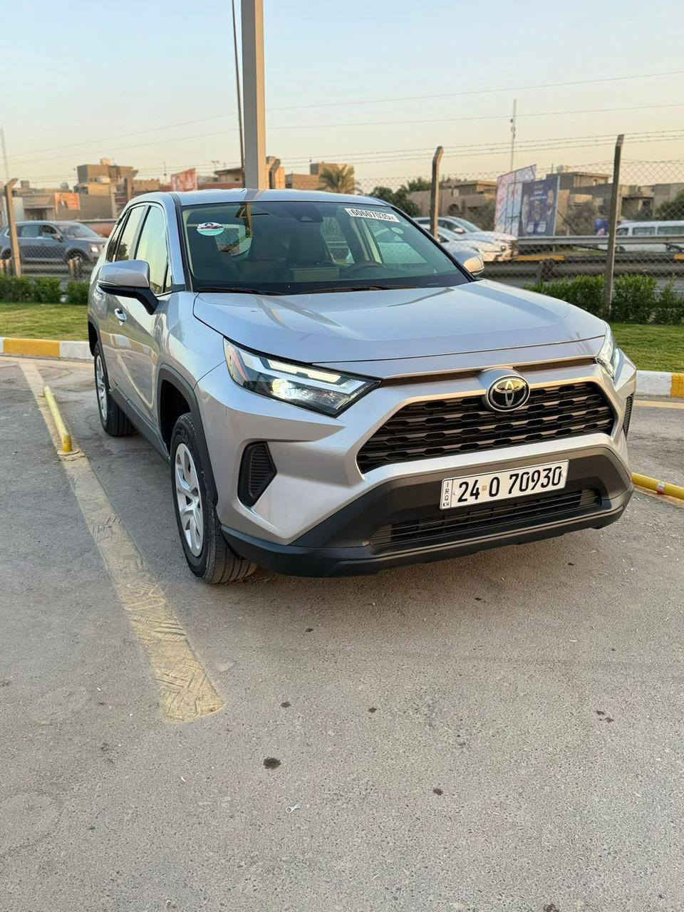 ‎السلام عليكم
‎تويوتا راف فور 2024 
‎مكينة ٢٥٠٠ (بانزين فقط)
‎رقم شمالي بـ أسمي (سنوية + هزة جديدة)
‎وارد امريكي حادث بسيط جدا جاملغ خلفي فقط بدون ايرباك 
‎الحادث مرفق بالمنشور
‎مكان السيارة بغداد 
‎السعر 231 وبيها مجال بسيط 
‎ه‍/***********
‎ بغداد, العراق
