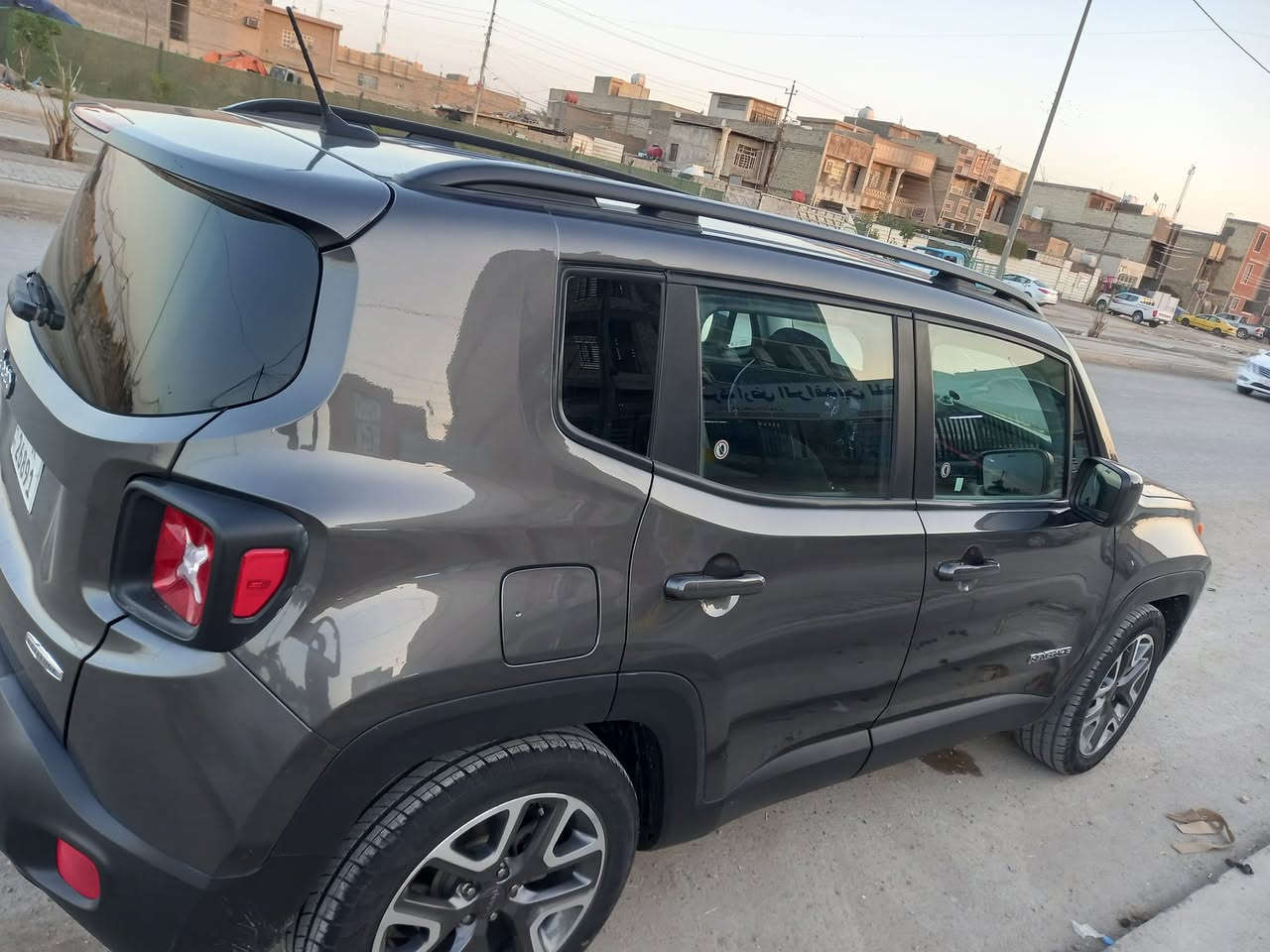 السلام عليكم بسبب الوعود الكاذه وتم تنزيل سعر السياره جيب رانجيت موديل 2017 رقم سليمانيه بسمي رقم هزه جديد حادث موضح بل صوره جاملغ او بنيد ايرباك طاك  مواصفات تحكم ستيرن سايد بريك بصمه شاشه صغيره يعني المواصفات العادي  السياره جديده او ماشيه ٥٥ ميل وقابله الزياده  مراوس او بيع حسب القناعه ولسعر110 ورقه او بيهه مجال قليل ***********
