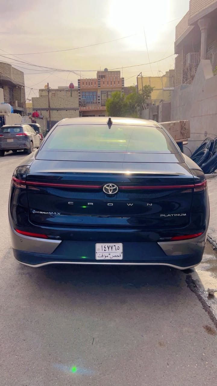 السلام عليكم سياره أمريكي تيوتا كراون 2024 بلاتينيوم و1/1 فول موصفات اعلى فاء بالاكراون  2كلر.  مواصفات هواي وتعجز تحسبه السعر 47 الف دولار وبيه مجال  رقم الهاتف *********** واتساب فقط  . 
ملاحظه السياره على وضع الشركه حتى الدعاميه مالته نفسه بدون ايرباكات ماعدى البنيد بس رصعتين بي تم تعديلهن وصبغهن
