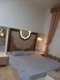 غرفة نوم تركية • تخت خشب • نضيفه