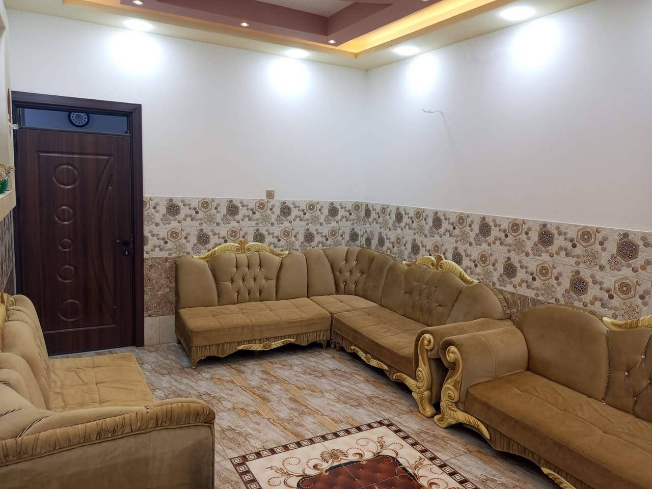 مكلف بالنشر ديوان عشر امتار نضيف حيل السعر 350 وبي مجال تواصل عل رقم  ***********
