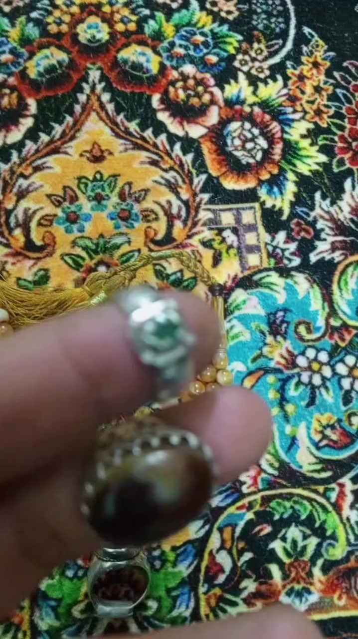 سلام عليكم ،،،،،ثلاث محابس قديمات عقيق مصور والثاني زمرداخضر قديم اصلي وثالث عقيق بقري قديم فضه صب بيعهم كلهم سوه سعر تفضل خاص


**إذا كنت صاحب هذا الإعلان وتريد حذفه لأي سبب، رجاءا أرسل رسالة إلى الدعم الفني**