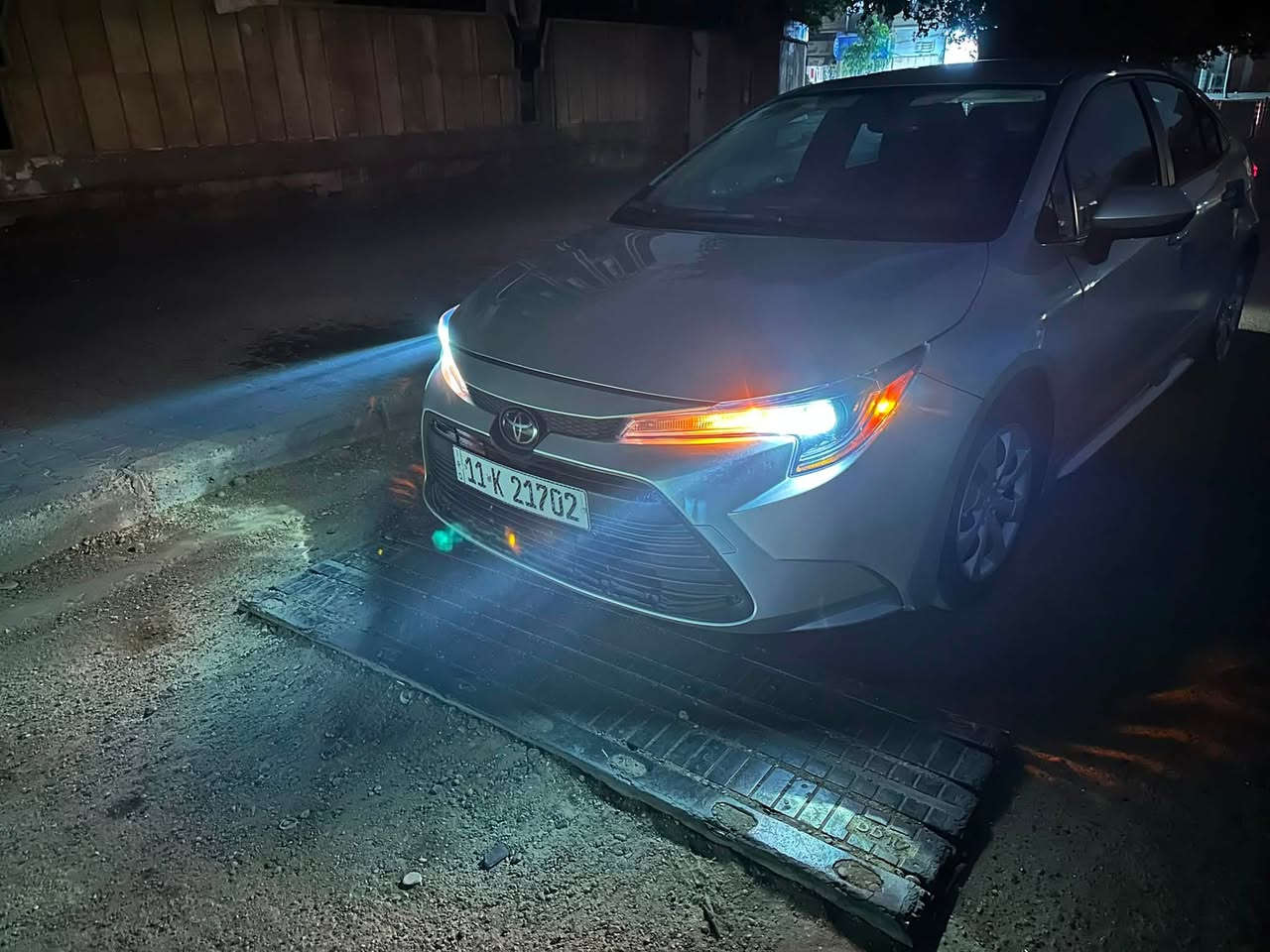 🚗 للبيع | كورولا 2025 وارد أمريكي | LE
✨ السيارة بحالة الوكالة وماشية فقط 4,000 مايل، ومسجلة باسمي.

ملاحظات الشاصي:

- البنيد (الرفرف الأمامي) مصبوغ بلادي  (لم يتم تبديله نفسه مصلح) 
- الجاملغ الخلفي مصبوغ اليمين
- الجاملغ الأمامي اليمين بيه بارد بسيط
- خشم الشاصي جهة اليمين مصلح تصليح بسيط جدًا.
- الصور الخاصة بالحادث مرفقة مع المنشور بكل شفافية.

الميكانيك:

- التبريد مشحون غاز حديثًا والتبريد ثلج.
- السيارة لا تحتاج أي مصروف، وجاهزة للاستخدام. علما ان السياره من امريكا تعمل وتسير

المواصفات (LE):
✅ شاشة كبيرة تدعم Apple CarPlay وAndroid Auto اوتو هولد توقف موقت مع هند بريك كهرباء.
✅ نظام صوت ممتاز.
✅ مرايا أوتوماتيكية كهربائية.
✅ أوتو لايت.
✅ إنارة LED مع هاي بيم أوتوماتيك.
✅ زينون.
✅ رادار أمامي وخلفي.
✅ مانع اصطدام.
✅ أوتو بريك أمامي وخلفي.
✅ كاميرا دواره مال ٢٠٢٥ بلاديه 
✅ مثبت سرعة ذكي مع القيادة شبه الذاتية.
✅ نظام المحافظة على المسار والتنبيه عند الخروج عنه.
✅ كاميرا ورادار مدمجان في الزجاج الأمامي.
✅ 10 وسائد هوائية (Airbags) جميعها سليمة.
✅ مانع انزلاق.
✅ وضع ECO.
✅ مناخ منفصل.
✅ تبريد ممتاز.
✅ داخلية مخمل.
✅ زجاج بلادي.
✅ ISOFIX لمقاعد الأطفال.
✅ شواحن أمامية وخلفية Type-C.

🚘 السيارة ما زالت بحالة الشركة ونظيفة جدًا.

💰 السعر: 24,250,000 دينار عراقي فقط
(أربعة وعشرون مليونًا ومائتان وخمسون ألف دينار)
السعر قابل للتفاوض للجادين فقط.

📸 صور الحادث مرفقة مع الإعلان لبيان كل التفاصيل بكل مصداقية.

📞 للاستفسار:
واتساب: ***********
واتساب: ***********

أبو جبل الخزعلي
