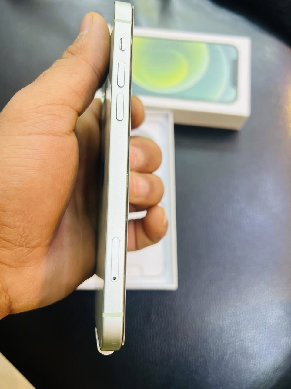 ايفون 12 عادي ذاكرة 128 
البطاريه 85 
مكاني بغداد كرادة
***********
