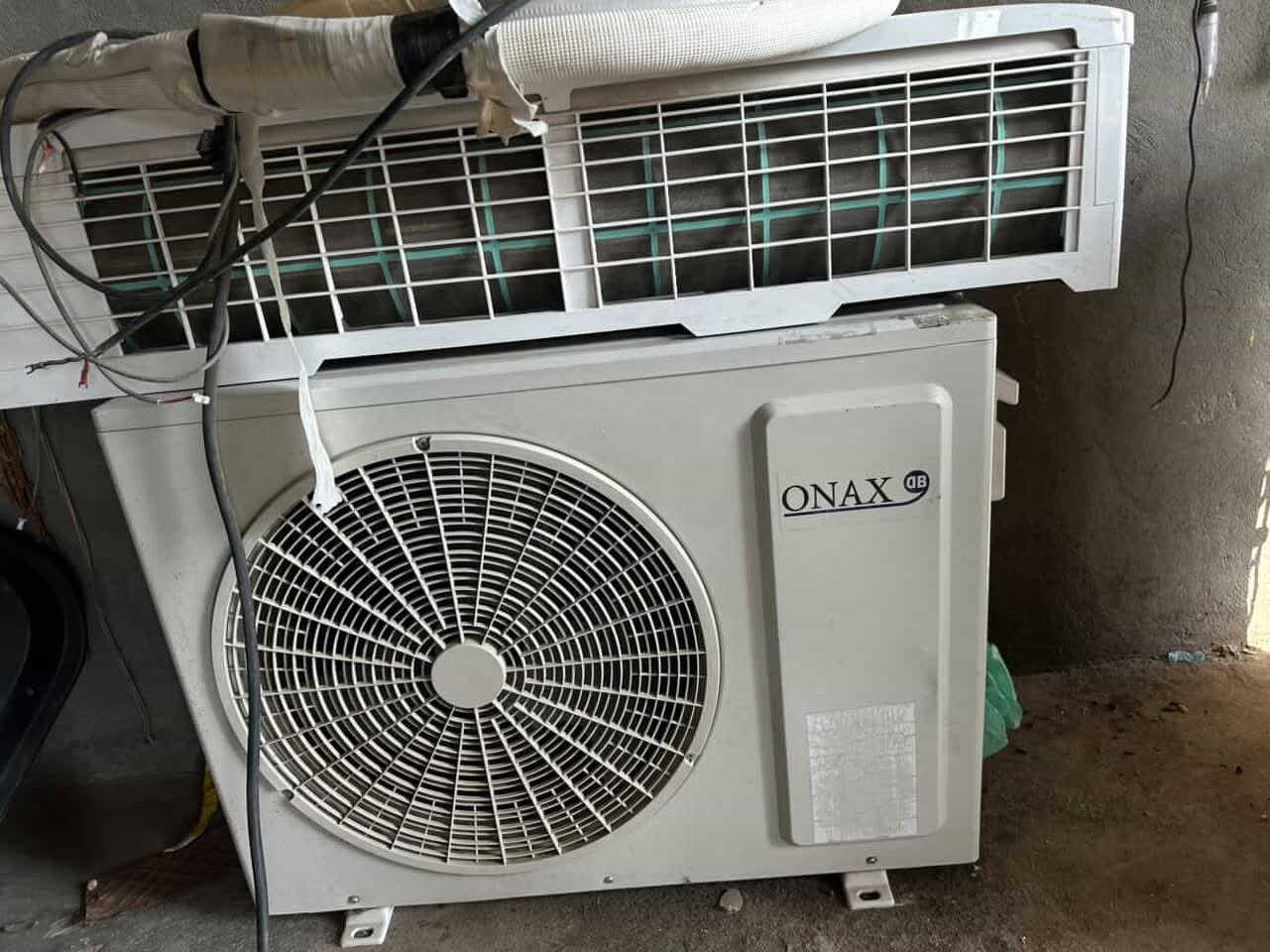 سبلت onAx للبيع مستعمل موسمين نضيف تجي تاخذه عشغل تجي جيك برودته وانبيريته وتاخذه مكاني واسط صويره طريق المطار ***********
