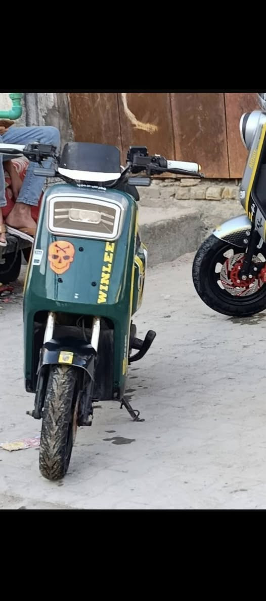 دراجه شحن 🔋⚡R7
موديل2026
بطاريات 🔋 موديل 2026
32 امبير ونلي الدبل احسن شي 
اشاير يمنه يسره دبل رماش
لايت تالي وواطي
هورن سيدان احسن شي عالي
دبلات قويه 
الدراجه كشناتها مغلفه لايلون حراري
الدراجه مابيها نقص اي شي تاخذها تترحملي 
#السعر 475 
التواصل#***********
