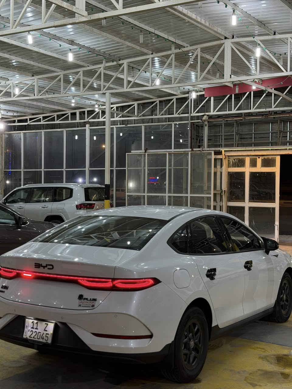 يهديكم معرض بيت شريجي  لتجارة السيارات اطيب التحيات 🌺

للـــبيع 

نــــــوع السيــــارة: Byd_kn plus
المــــــــوديــــــل : 2025 .
لـــون الســـــــيارة : أبيض .
ألمسافة ألمقطوعة : 5 km
عدد الاسطــــوانات : 4 CYLINDER .
حجـــم المحــــرك : 1500 DM-i .
نـــــاقل ألحــــركة : أوتماتيك .
نــــوع ألـــــــوقود : بنزين - شحن .
ألـــــــــــــــــوارد : صيني .
رقــــم اللوحــــــة : بغداد انگليزي .
المـــــــــقاعـــــد : جلد لونين .
فئـــــة الســـــيارة : SALON .

ألمواصفـــــــــات : بصمة تشغيل + كارت ، بصمة ابواب ، بصمة صندوق ، كشنات جلد ، گير ماوس ، تبريد قطعتين ، بك لايت لد ، حاجب امامي لد ، لايت زينون ، شاشة عدادات ديجيتال ، شاشة وسطية كبيرة دوارة ، كاميرا خلفية ، حساسات خلفية ، مرآة داخلية اوتودم ، تحكمات ستيرن جهتين ، مُثبت سرعة ، سايد بريك بصمة ، اوتو هولد ، وضعيات قيادة متعددة ، إشارة لگزس ، إشاير بألمري ، مري كهرباء ، نظام مانع تزحلق ، ويل كب كروم . 

الملاحظـــــــــات : السيارة زيرو ، مرقم كامل و مثبت لوحات وسنوية . ماشيه 5 الاف فقط
ألـــــــسعـــــــــر : 125$ ورقه 
للأتصــــــــــــــال : *********** حسنين 
العنوان: كوت حي الحكيم مجاور محطه الواسطي
