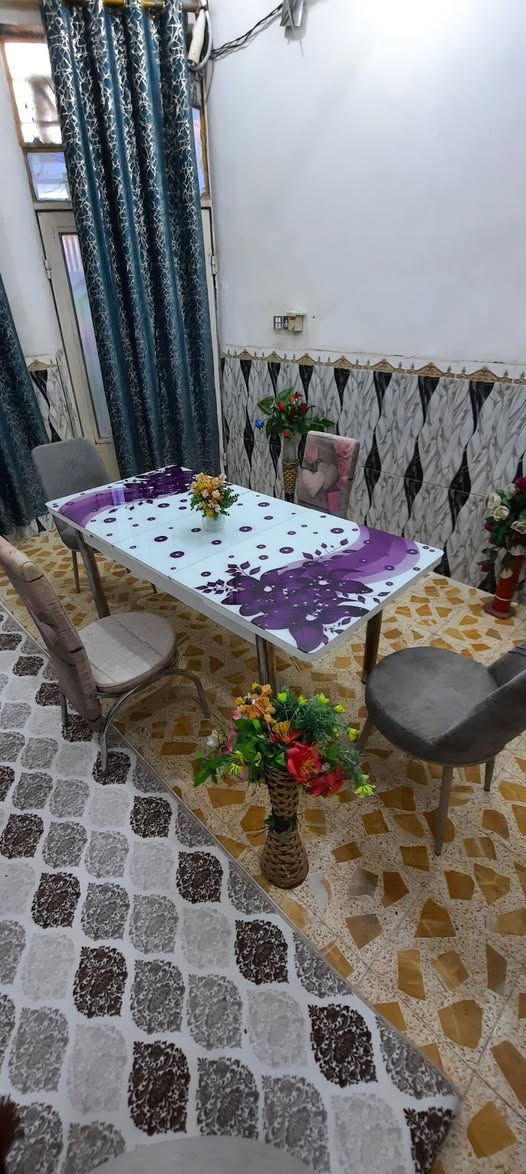 البيع ميز طعام اصلي السعر ب 《100》 اتصل واتساب موجود 《***********》 عنوان ميسان عماره مغربه عمارة, ميسان
