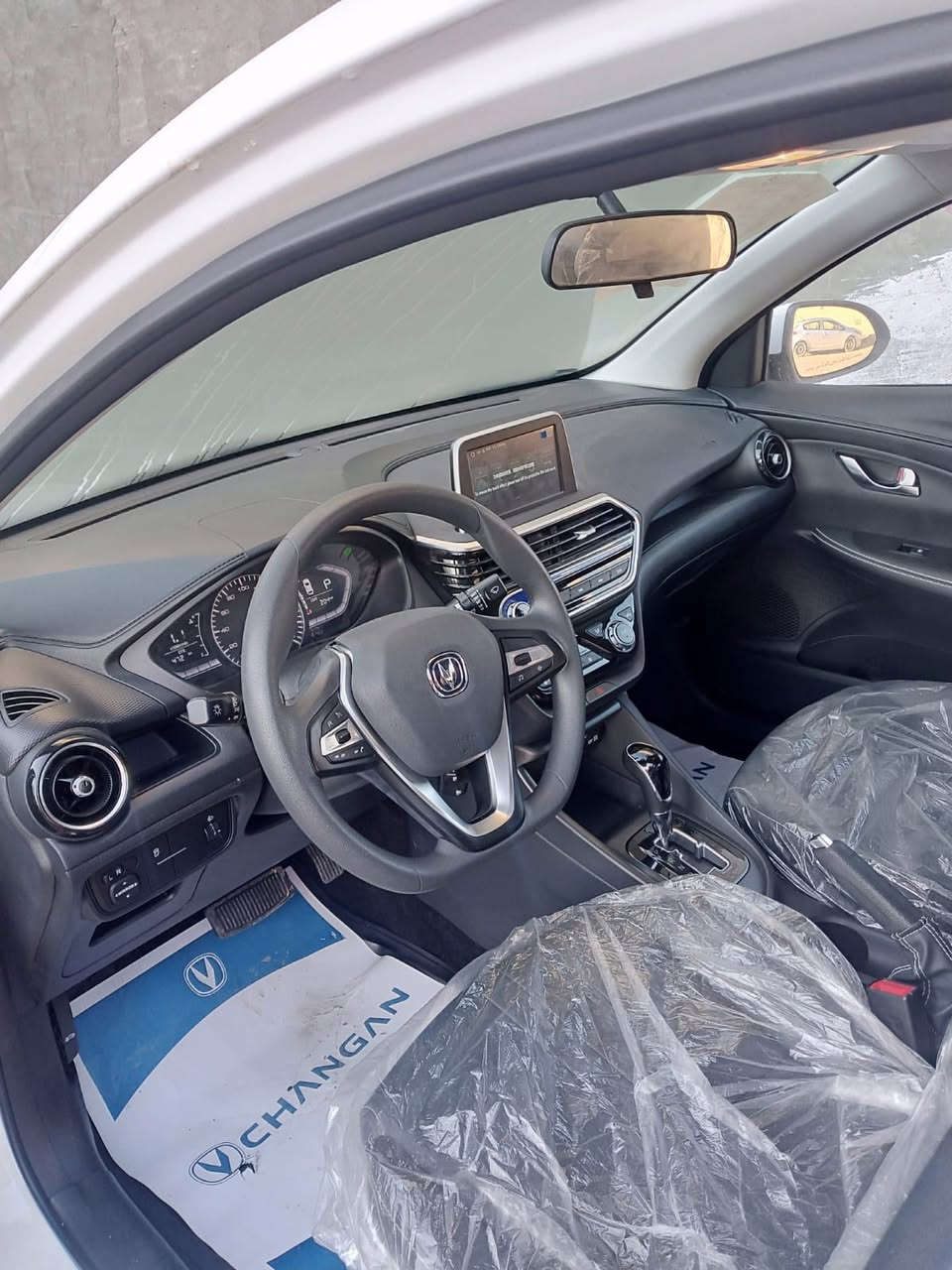 السلام عليكم شانجان موديل 2025 زيرو ماشيه 2000 قابله للزياده  مكفوله بسمي المكان بغداد الرقم ***********
