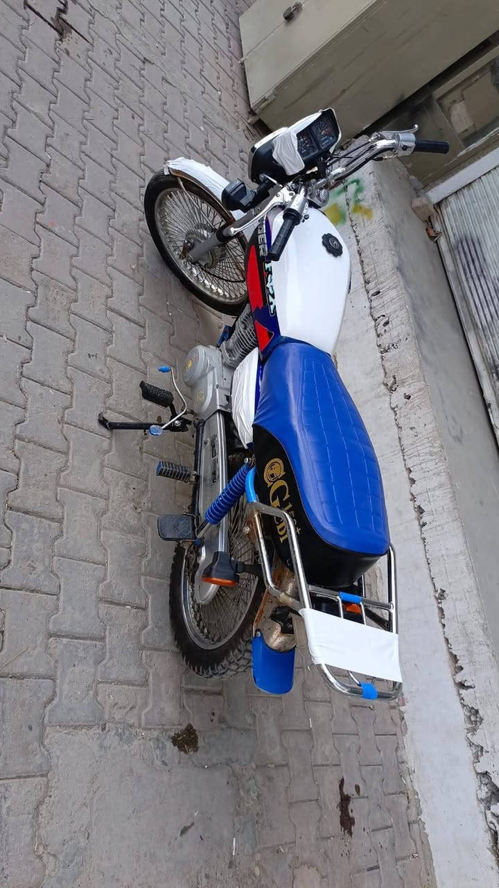 سلام عليكوم عندي هاي درجه لل بيع موديل 2019 لاصرف ولا بخار محرك كاتم كهربائية كله  شغال نوعه تايكر 4كير مكاني كركوك فيلق سعر 350 الي مو شراي لايكتب رجاء وتحياتي عله كروب ***********
