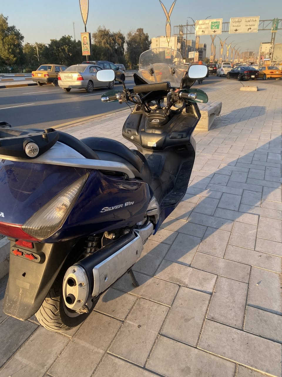 السلام عليكم سلفر ونج 600 دراجة حلوة و جاهزة كلها شغالة خير من الله مكاني بغداد الجديدة سعر 16 
الرقم ***********
