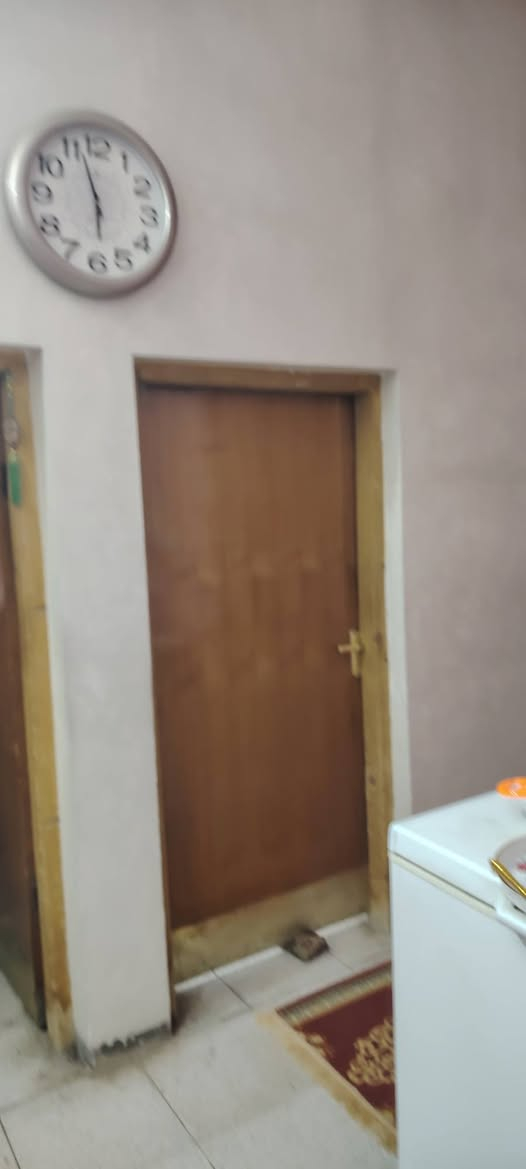 للبيع

بيت ٢٠٠م

طابق واحد بناء نظيف عكاده

سعر ١٨٥ بيه مجال قليل

يقع في حي العسكري

مقابيل دائرة الكهرباء

داخل فرع عرض ٨م

يحتوي على غرفتين وصاله ومطبخ وصحيات داخليه وخارجيه واستقبال وكراج سياره.

موبايل للاستفسار ***********
