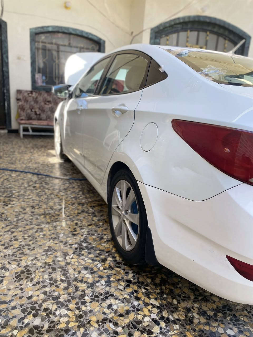 السلام عليكم 
هونداي اكسنت 2012  وارد خليجي رقم بغداد باسمي سياره فول مواصفات عده لبصمه مكينه 1600دوش نضام ايكو سياره بيها ضربه بل جاملغ الوره يمك صوره موضحه ولدوسه نفسها سونارها مرفق ولدوسه هم مصبوغه سياره خير من الله مكاني فلوجه السعر 95 وبيها مجال رقم الهاتف *********** و***********
