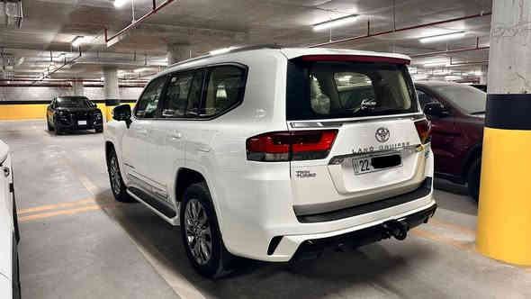 لاندكروز بريم اصل GXR LIMETED
 توين تيربو 2024 لون ابيض فول مواصفات
 ماشيه فقط 8700 كم قابل للزيادة
 السيارة مغلفة ppf بالكامل مكفولة 
من الشخط بحالة الزيرو رقم اربيل باسمي
 تحويل بنفس اليوم مكان السيارة بغداد المنصور
 للتواصل ***********
