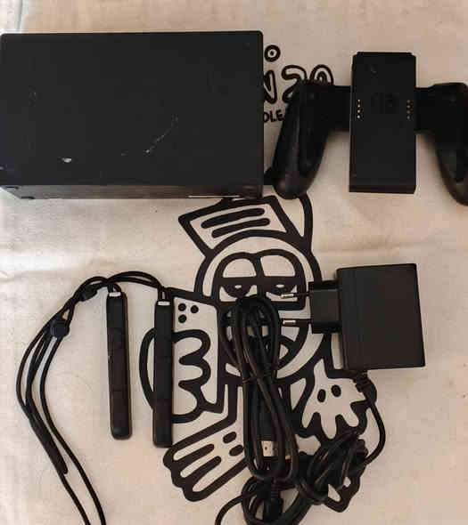 نينتندو سويتش Lcd مهكر نظامين اونلاين و اوفلاين مع كافة الملحقات الاساسية للجهاز ١.الدوك ٢.الشاحنة ٣.حامل الجويكون ٤.السترابات ٥.كيبل hd 
 مع ذاكرة 256 كيكا مليئة بالالعاب كما موضح بالصور مع جنطة حافظة هدية
الجهاز نظافة ممتازة ومكفول من المشاكل والاعطال 
السعر 250 الف 
توصيل بغداد 5 الاف وباقي المحافظات 6 الاف
للتواصل ماسنجر او واتساب او الاتصال
***********
