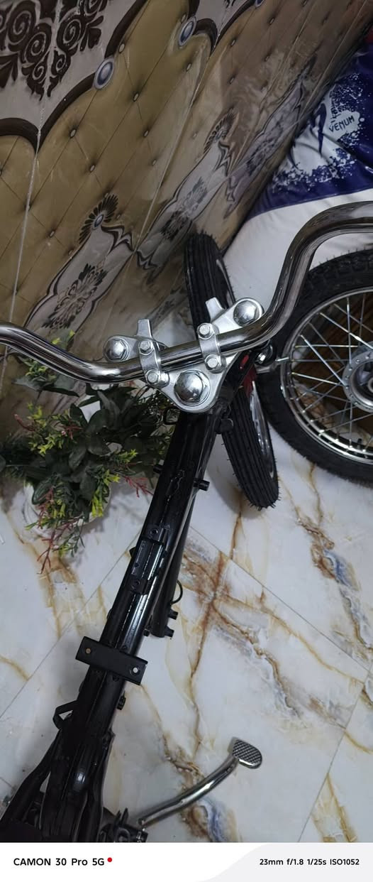 سلام عليكم ساصي وغراض لبيع 
غراض يوم شتريتهن بعدهن بل جيس شاصي موديل 26سكنر تواصل ***********وخاص مفتوح
