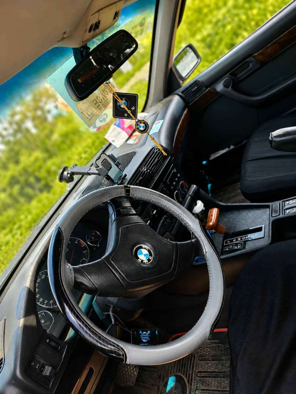 Bmw/525i
تۆماتیک سەیارەکە لۆکە لەسەر ده قی خؤیتی گێرو مەچینەی بەشەرت لۆک تایەو ویلی تازه فول ته نیا سلایت نییه  ره قم  و سه نه وی تازه ییه. ره قم موبایل *********** أربيل, العراق
