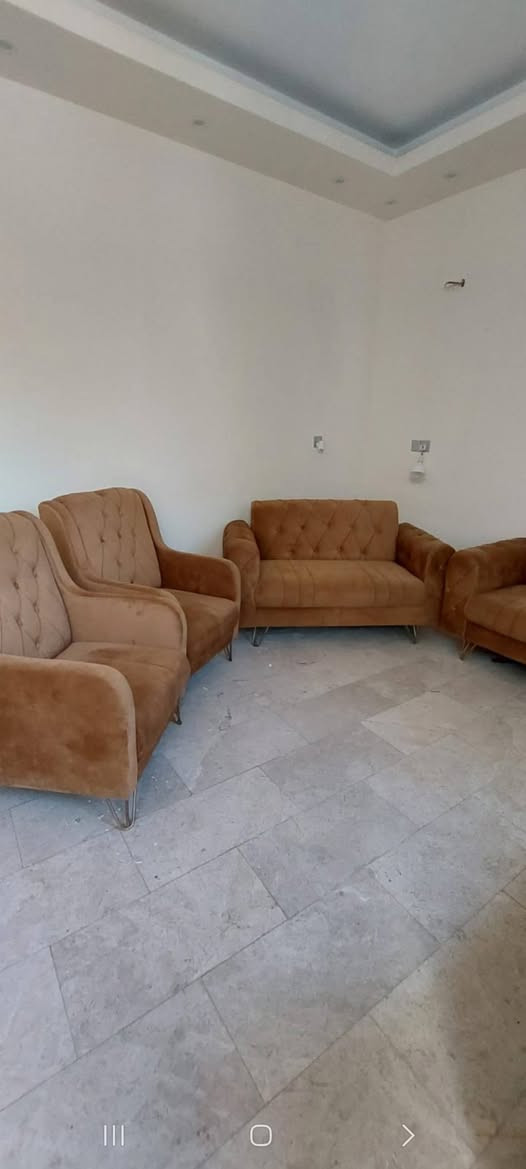 يوجد قنفات 4 قطع لون عسلي العنوان القنفات بغداد الاعلام مجاور مركز الشرطة الاستفسار الاتصال *********** او ***********
