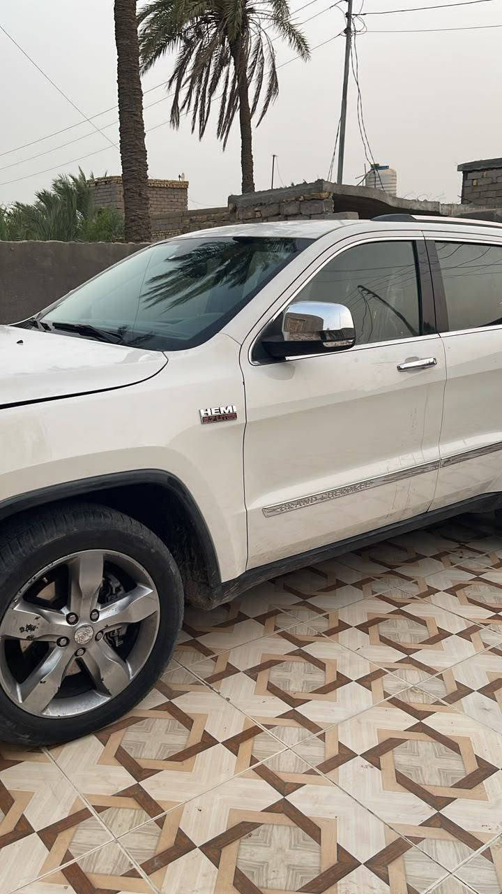 جيب لاريدو موديل ١٣
دخول جديد متومه طبق الاصل 

سياره كارتون ما نقصه برغي مكينه وگير شرط وتبريد وحداديه وتخم تاير كفاله ضربه وصبغ گصه جنطه ناصريه السعر ٧٥ وبيه كلش بسيط ***********
