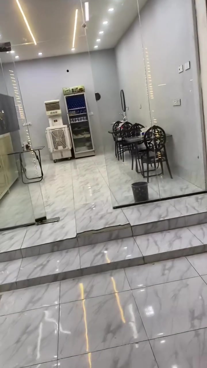 سلام عليكم شباب مطعم للبيع

سبب البيع ضروف أوقت عدم التزام 

فرن +فتاح عجين+ثلاجه+مجمده+عجانه+مثرامه بصل 

6ميز گزاز+15كرسي+ميز بتزا+ميز لحم بعجين +قطعتين واحد 9امتار واحد 3امتار+غاز عدد1+سنگ +مغسله+چامخانه +سقيفه سندويچ +مبرده 

اي استفسار *********** واتساب المكان كركوك تحياتي الكم
