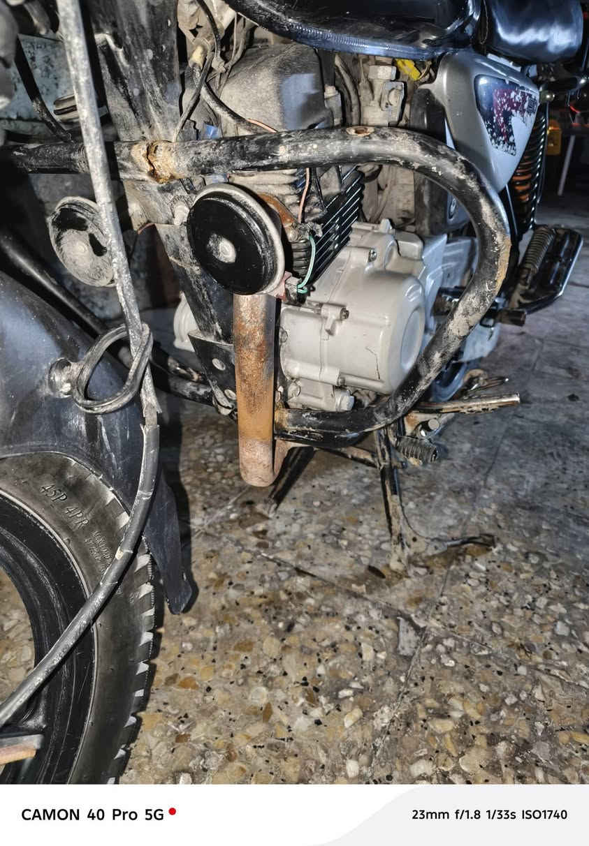 سلام عليكم دراجة بوكسر للبيع موديل 22 قريب علا 23 مرقم تخويل ثاني يوم دراجة الله شاهد نضيفة كلش مجفت يم وكيل بشركة المصطفى ضمان بعدة بي الدراجة لا شوفهة هيج بعدهة منغسولة زين بيهة شوي طين السعر 2250 او بيهة مجال ‏‪***********‬‏ بكاني بغداد المشتل
