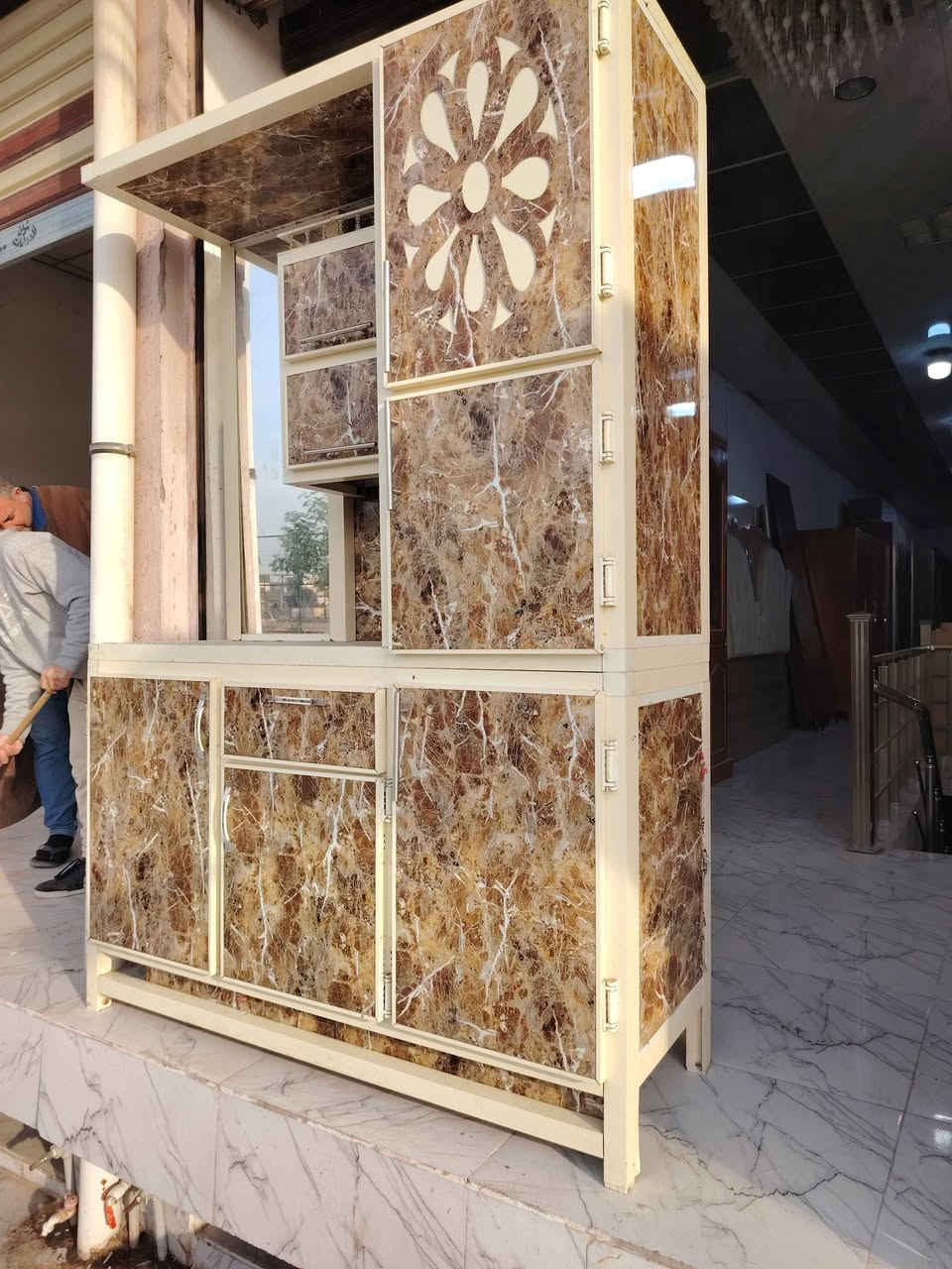 كونتر متر ونص والسنك متر شغل كلش حلو نضافة 90%اي كسر اي عيب مابي بالشرط السعر 190 بي مجال بسيط
 عنوان كركوك سايدين دوميز الجمعية قرب اق صو مول شارع الملاعب *********** كركوك, العراق
