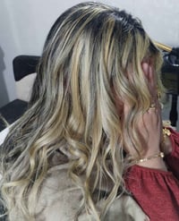 ميش بلاتيني ثلجي • قص وشسور مجاني • صالون اكليل الورد