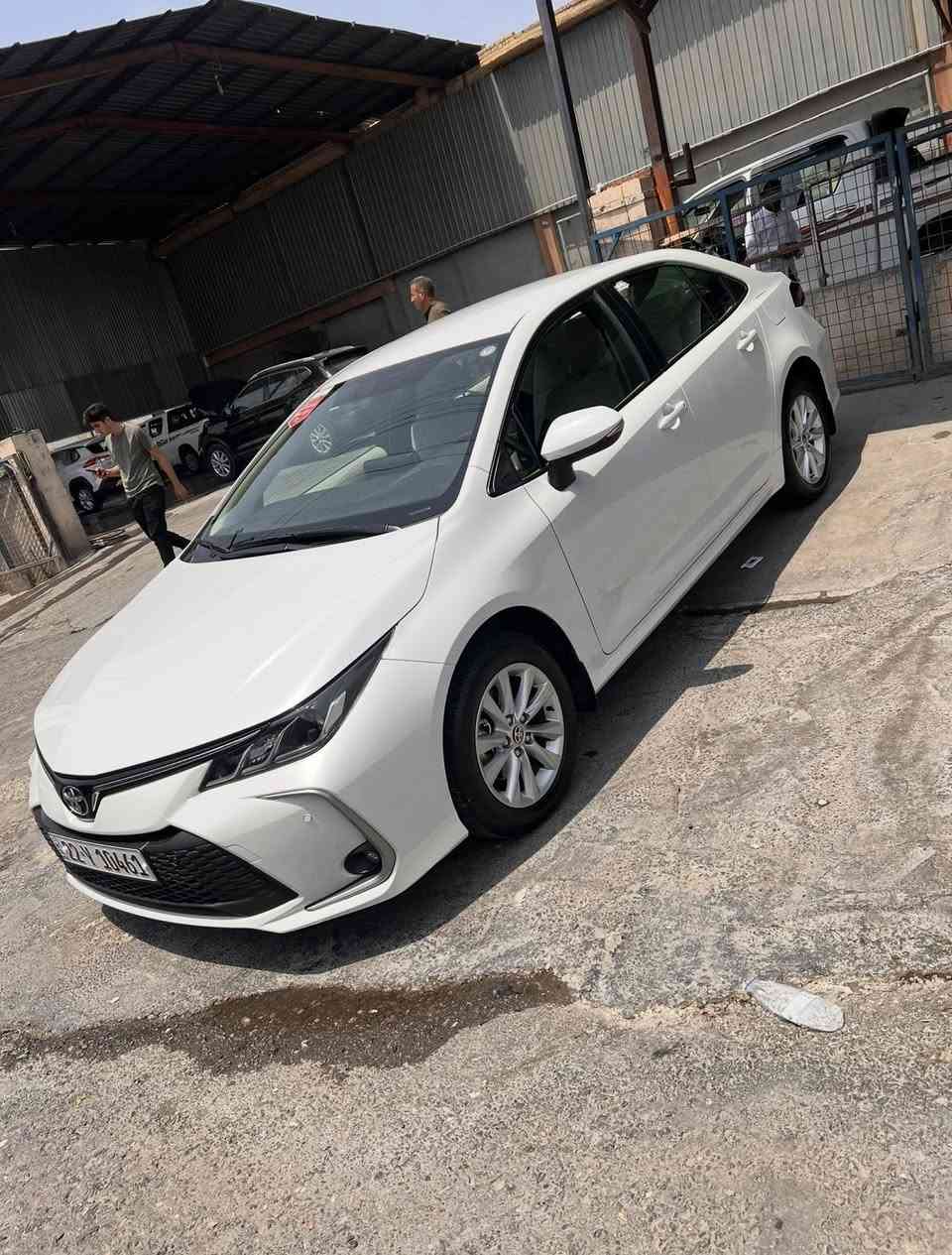 السلام عليكم 
كورلا 2024 لون ابيض وارد خليجي كفالة عامة من كلشي شركة جيهان ماشية 22 الف فقط محرك 1.8 سيارة جديدة للاخير رقم اربيل تحويل او وكالة
مواصفات
بصمة تشغيل
شاشة اصلية
كامرة دوارة
شاشة اعطال ومعلومات القيادة 
3 وضعيات قيادة 
تبريد قطعتين
كيجات متغيرة
تبريد بيانو
حساسات امامي خلفي
 3 منافذ شحن 
مري جانبية شفط
تحكم ستيرن
 لد نهاري
5 ويل كب
 بصمة عدد 2
السيارة مغلفة دعامية امامية وخلفية PPF

السعر 187$ وبيها شي بسيط 
مكاني بغداد علي الصالح

للاستفسار 
واتساب ***********
***********
