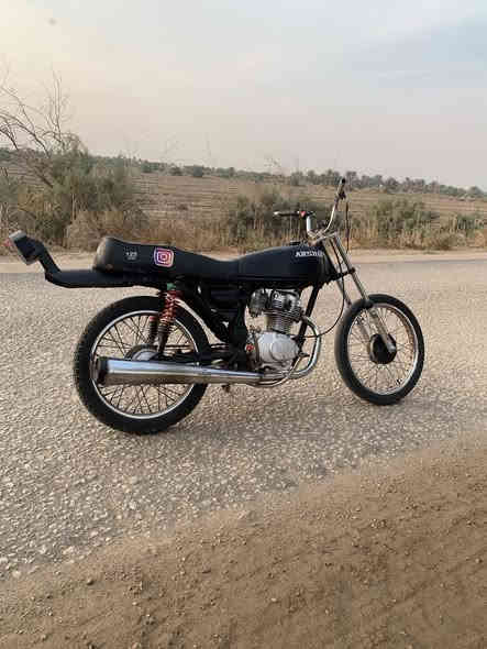 سلام عليكم👋🏾دراجه للبيع محركً نامه امتياز دراجه حلوه مرتبه السعر ٣٥٠رقمي***********🤎
