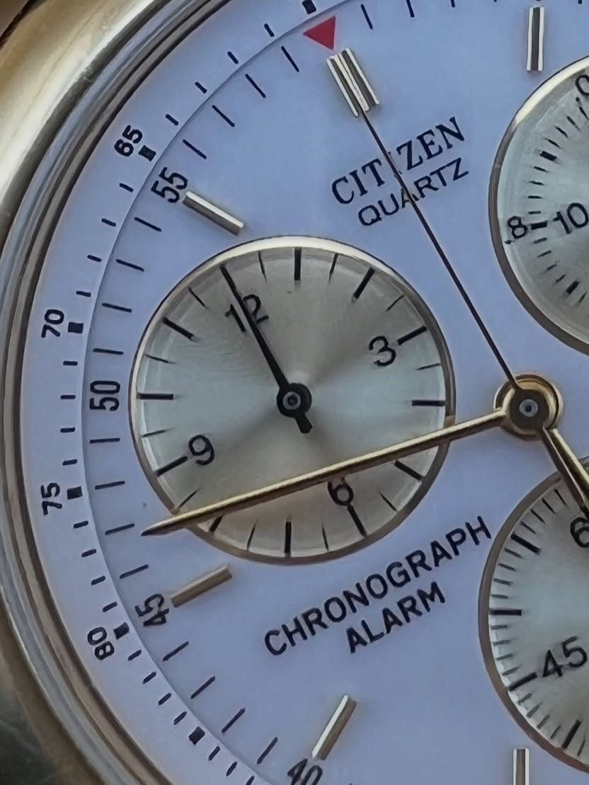 CITIZEN ALARM Vintage 1990
Movment Quartz CHRONOGRAPHE 
Bracelet Cuir Refait Haute Qualité 
Tout Fonctionne
En Bonne état


**إذا كنت صاحب هذا الإعلان وتريد حذفه لأي سبب، رجاءا أرسل رسالة إلى الدعم الفني**