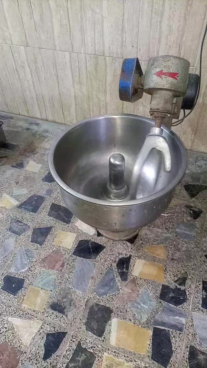 للبيع 
عجانة 20 كيلو
سعرها ٢٢٥ الف
بغداد الطالبية
***********
الشراي يتصل
غير متواجد على الفيس
