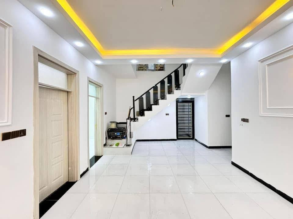 دار للبيع - حي التقية الثالثة
150 م2 
- بناء حديث - قرب مجمع الروان . 

🟣الطابق الاول 
غرفتين - صالة معيشة - أستقبال - مطبخ - مجمع صحيات 
🟣علمًا ان الدار ما مسكون زيرو 2025 . 

🟣 موقع مميز 

للأستفسار اتصال او واتساب 
*********** أو ***********
