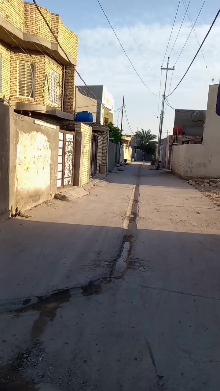 بسم الله ماشاء الله تبارك الرحمن
منزل للبيع المساحه 210 طابو زراعي سند ٢٥ تحويل مباشر
يتكون من طابقين
الطابق الأول
مدخل
استقبال
صاله
غرفه عدد 1
مطبخ حار +بارد 
مجمع صحيات داخليه خارجيه
الطابق الثاني
صاله غرفه كبيره
وغرفه سويت
يعني يكون من 3 غرف 
بناء جديد طابوق صب كونكريت
مكان مميز وراقي بالعافيه للشراي
السعر 160 مجال بسيط 
العنوان شارع ربيانه خلف معهد أستاذ خالد
مقابل بيت حجي نبيل
الاستفسار أكثر
اتصل *********** أبو مؤمل السلطاني
*********** أبو إيليا السلطاني
أو مراجعة مكتب القمه للعقار الكائن بدايت طريق قرب مدرسة معادن الحكمة مقابل سكلة عادل الكصيري
