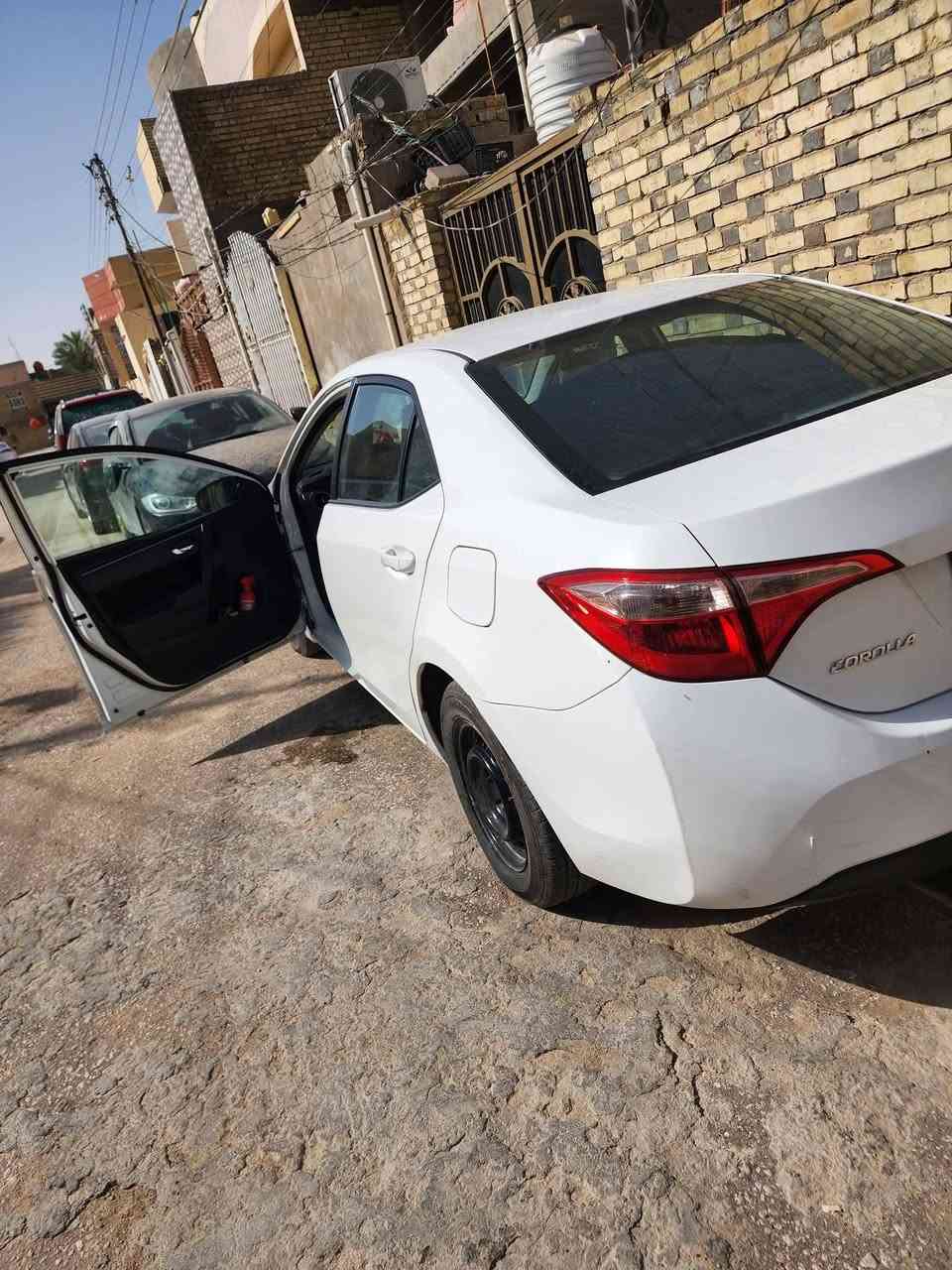 كورلا 19 ليبل واحد استخدام شخصي
مكينة 1.8
حادثها فقط دعامية خالعة (مرفقة بالصور) 
يعني مابيها اي قطعة تبديل 

كفالة شواصي ولغود وبراكيتات وسستم ايرباك
جاهزة من كلشي الف ما عايزة 
دهن ومي زيتي وكالة العملاق وعندي الوصولات 

ماشية 99 ml
شرط مداور بأسمك 
بيها جاملغ وجزء من الباب صبغ 
وشوية بارد بمكانات مختلفة 

المكان النجف 
السعر 135 وبيها مجال  بسيط
***********
