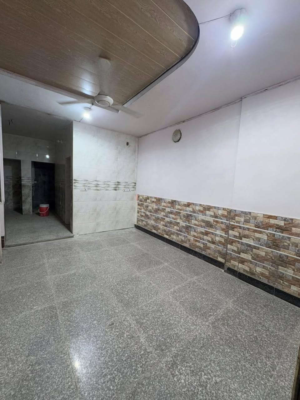 السلام عليكم 

عقار للبيع  في كرامه خلف #الضامن  قريب جدا من شارع 60 

المساحهه 100م الواجهه 5 والنزال 20 

بيت طابقين 

طابق الاول :مطبخ وكلدور وصاله وصحيات 
طابق الثاني : غرفتين نوم 

للاستفسار مراجعه مكتب الخضراء للعقار

***********
***********
