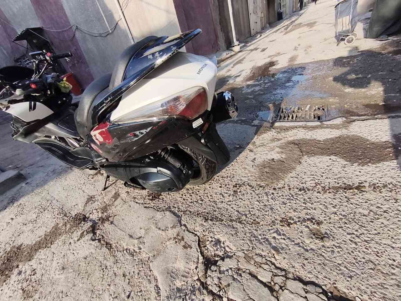 السلام عليكم سلفر جيتي الدراجه نضيفه بس بيه حادث مكينه خرسه المكان بغداد بلديات  *********** للستفسار
